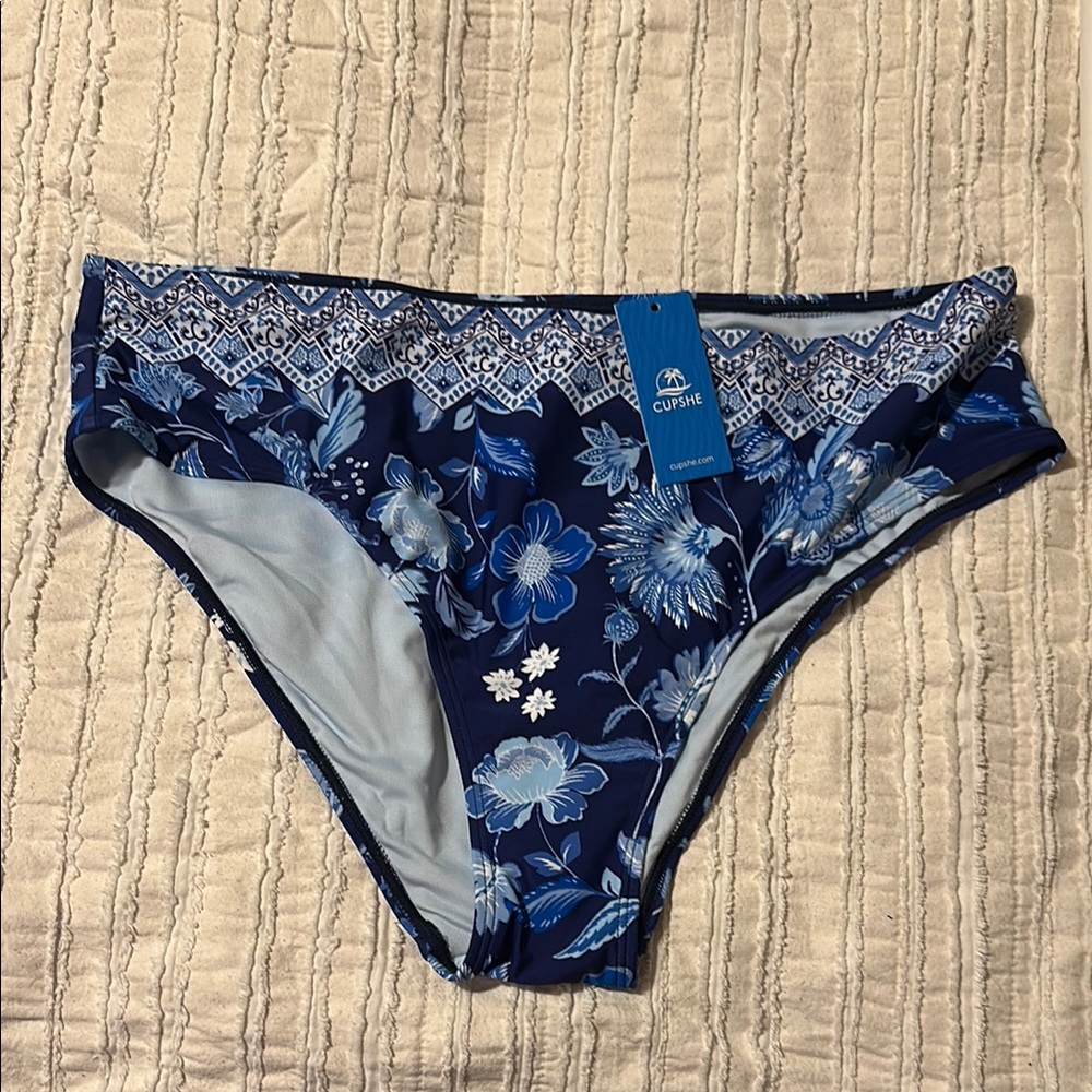 NWT Cupshe Blue and White Floral Bikini Set - Picture 7 of 12